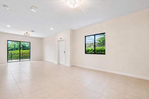4721 Santa Cruz Way, Davie FL - photo 10 of 48