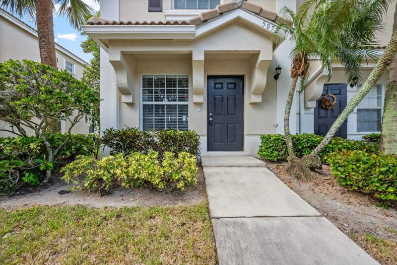 2 bedroom Townhouse at 5072 Palmbrooke Circle, Palmbrooke Townhomes, West Palm Beach — photo 2