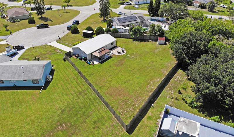 3 bedroom Single Family Residence at 3312 SW Ensley Court, PORT ST LUCIE SECTION 42 1ST REPLAT, Port St. Lucie — photo 3
