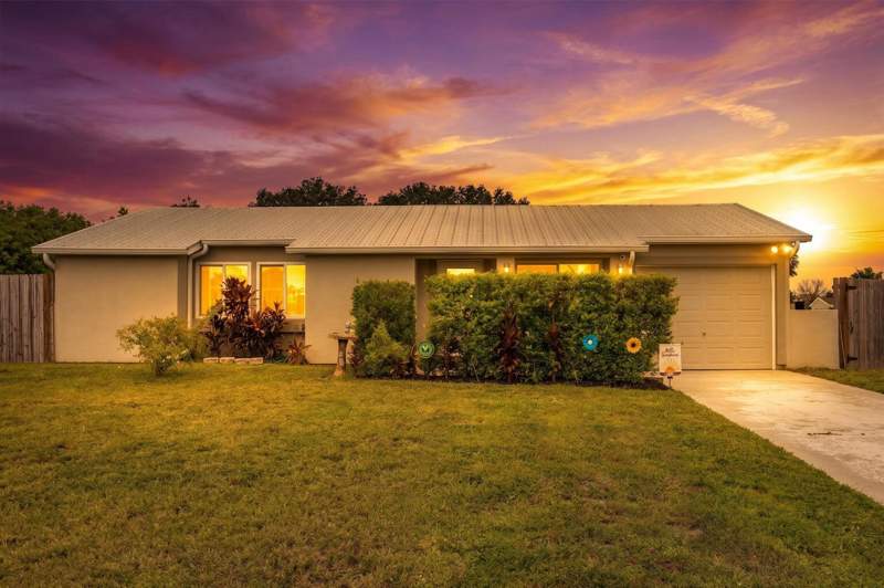 3 bedroom Single Family Residence at 3312 SW Ensley Court, PORT ST LUCIE SECTION 42 1ST REPLAT, Port St. Lucie — photo 2