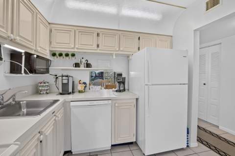 1103 NW 58th Terrace #420, Sunrise FL - photo 6 of 30