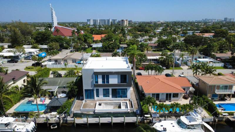 4 bedroom Single Family Residence at 2336 SE 13th Court, Pompano Isles, Pompano Beach — photo 5