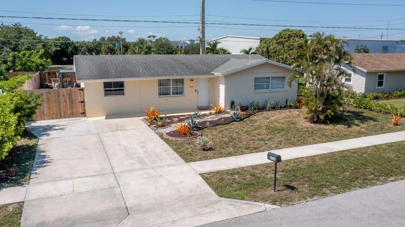 4 bedroom Single Family Residence at 1416 W Hardee Street, Lantana Heights 7, Lantana — photo 2