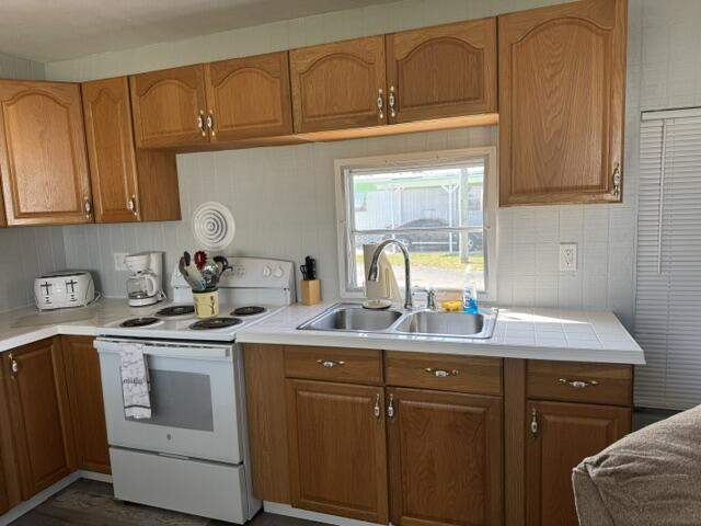 1 bedroom Stock Cooperative at 2023 St Lucie Boulevard #Unit 169, WHISPERING CREEK, Fort Pierce — photo 4