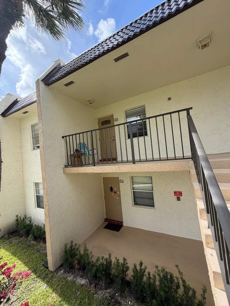2 bedroom Condominium at 150 Lake Meryl Drive #247, Golden Lakes Village Condo E, West Palm Beach — photo 4