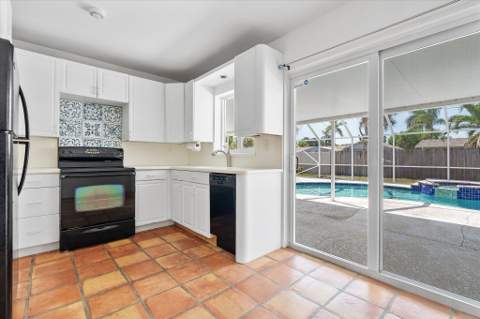 1400 NE 42nd Court, Oakland Park FL - photo 10 of 35