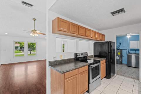 7442 Canal Drive, Lake Worth FL - photo 12 of 32