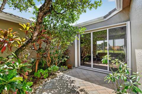 4758 Carlton Golf Drive, Lake Worth FL - photo 6 of 73