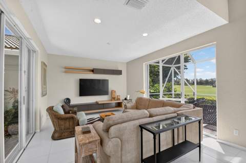 4758 Carlton Golf Drive, Lake Worth FL - photo 14 of 73
