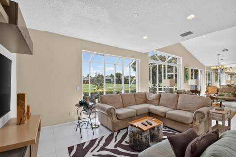 4758 Carlton Golf Drive, Lake Worth FL - photo 13 of 73