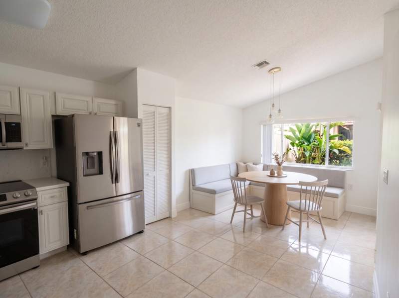 4 bedroom Single Family Residence at 17904 SW 1st Street, Silver Lakes At Pembroke Pines, Pembroke Pines — photo 3