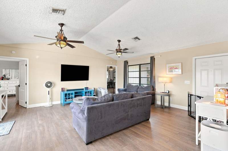 3 bedroom Single Family Residence at 9179 Honeywell Road, Tropical Country Estates, Lake Worth — photo 4