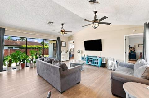9179 Honeywell Road, Lake Worth FL - photo 7 of 28