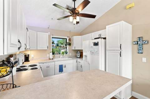 9179 Honeywell Road, Lake Worth FL - photo 10 of 28