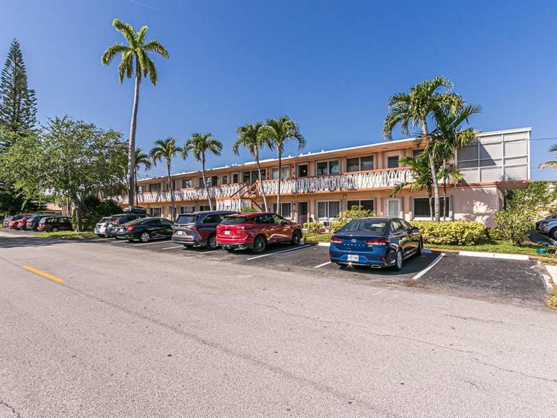 1 bedroom Stock Cooperative at 1000 SW 11th Avenue #12A Bldg E, Rolen Lake Gardens Co-Op, Hallandale Beach — photo 3