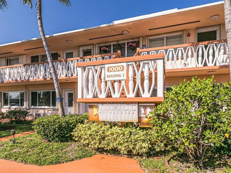 1 bedroom Stock Cooperative at 1000 SW 11th Avenue #12A Bldg E, Rolen Lake Gardens Co-Op, Hallandale Beach — photo 4