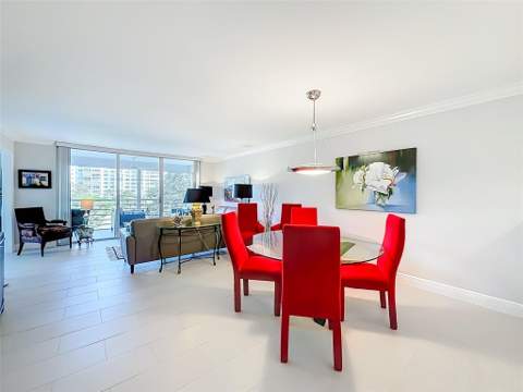 545 Oaks Lane #410, Pompano Beach FL - photo 16 of 86
