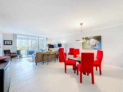 545 Oaks Lane #410, Pompano Beach FL - photo 18 of 86