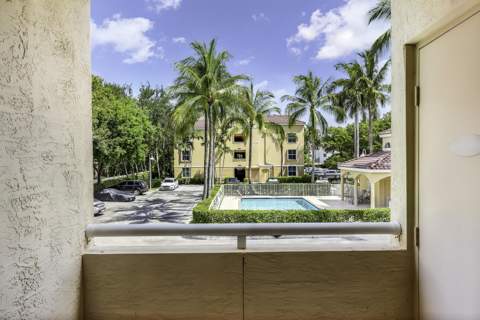 609 E Sheridan Street #208, Dania Beach FL - photo 11 of 24