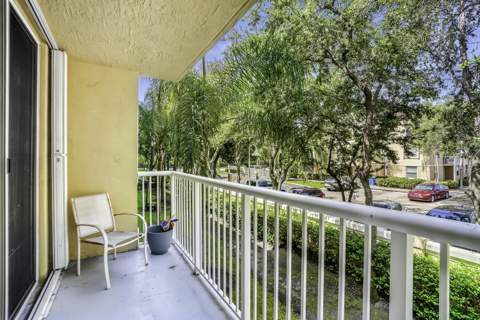 609 E Sheridan Street #208, Dania Beach FL - photo 10 of 24