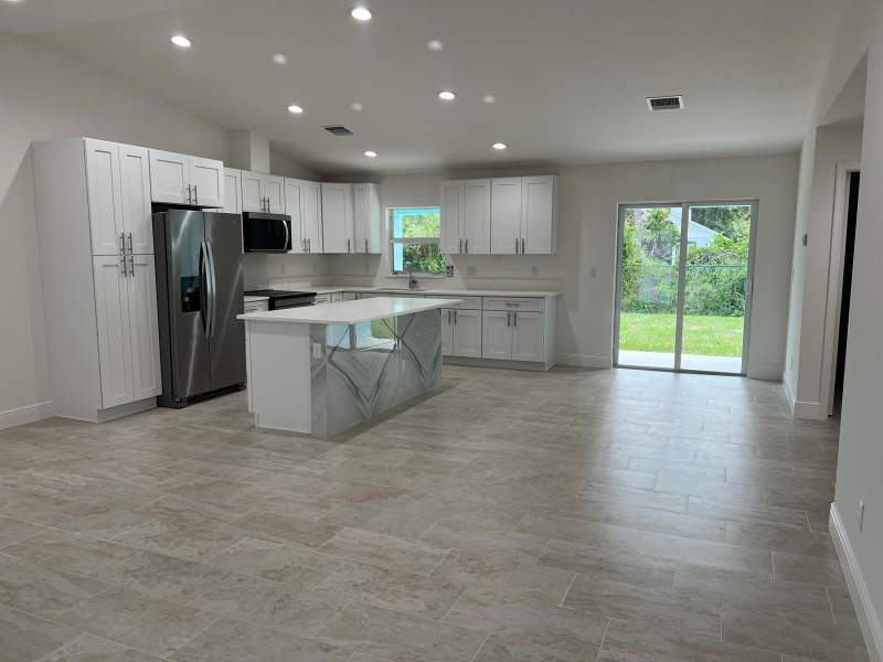 5 bedroom Single Family Residence at 5913 Seagrape Drive, Indian River Estates Unit 8, Fort Pierce — photo 3