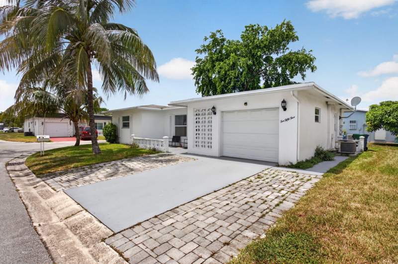 2 bedroom Single Family Residence at 1055 NW 72nd Terrace, Paradise Gardens Sec 4, Margate — photo 2