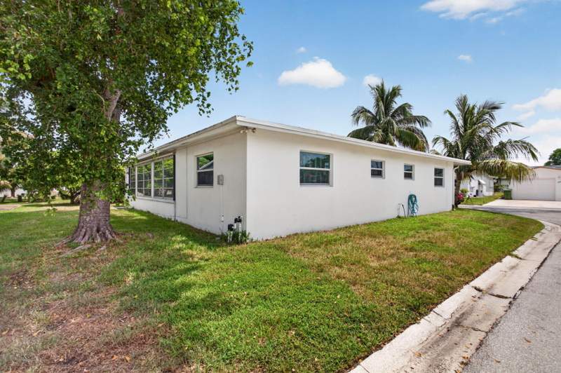 2 bedroom Single Family Residence at 1055 NW 72nd Terrace, Paradise Gardens Sec 4, Margate — photo 4