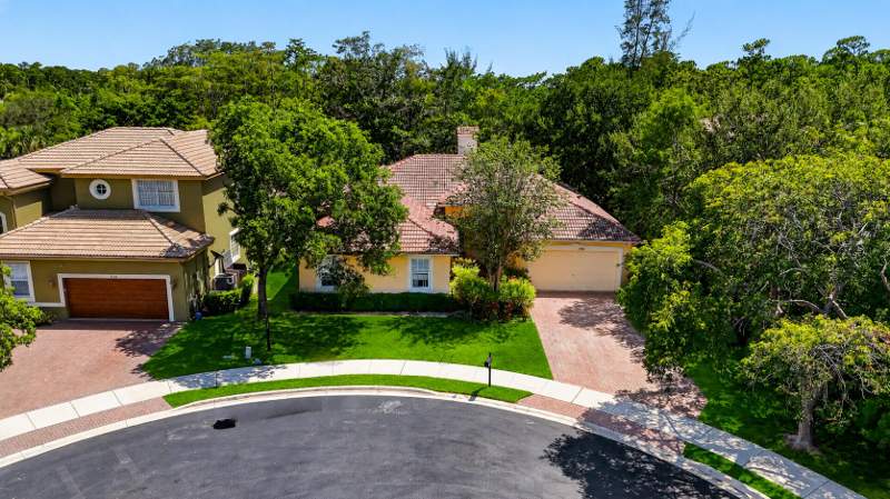 5 bedroom Single Family Residence at 7104 NW 48TH Lane, SECRET POND170-70, Coconut Creek — photo 2