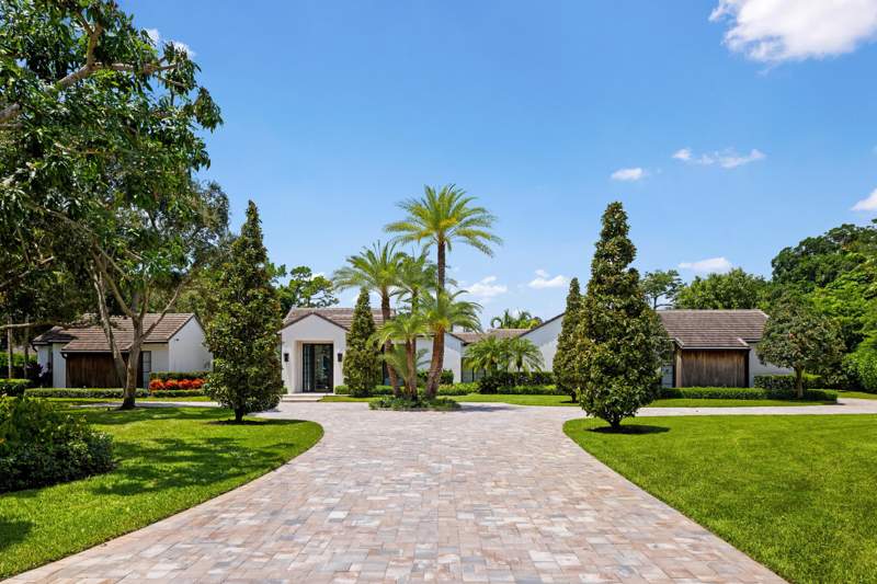5 bedroom Single Family Residence at 9 Country Road, Village of Golf, Village of Golf — photo 3