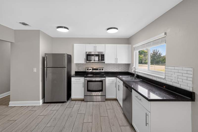 3 bedroom Single Family Residence at 230 SW Cherryhill Road, Port St Lucie Section 41, Port St. Lucie — photo 4