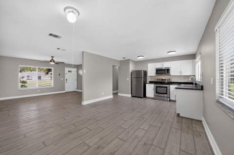 230 SW Cherryhill Road, Port St. Lucie FL - photo 9 of 35
