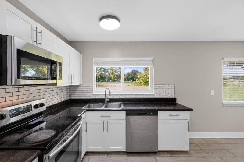 3 bedroom Single Family Residence at 230 SW Cherryhill Road, Port St Lucie Section 41, Port St. Lucie — photo 5