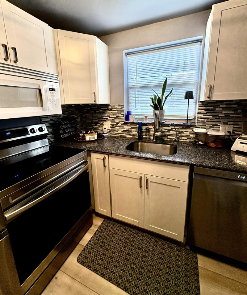 1 bedroom Condominium at 140 Windsor G, Century Village / Windsor Condos, West Palm Beach — photo 3
