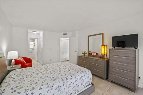 3871 Via Poinciana #104, Lake Worth FL - photo 12 of 28