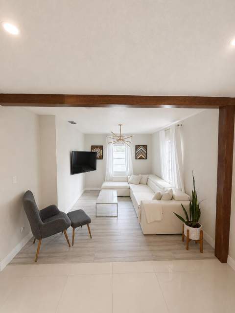4730 NE 3rd Avenue, Oakland Park FL - photo 6 of 13