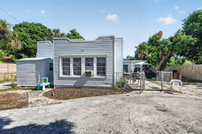 6 bedroom Single Family Residence at 633 Franklin Road, HILLSIDE PARK, West Palm Beach — photo 1