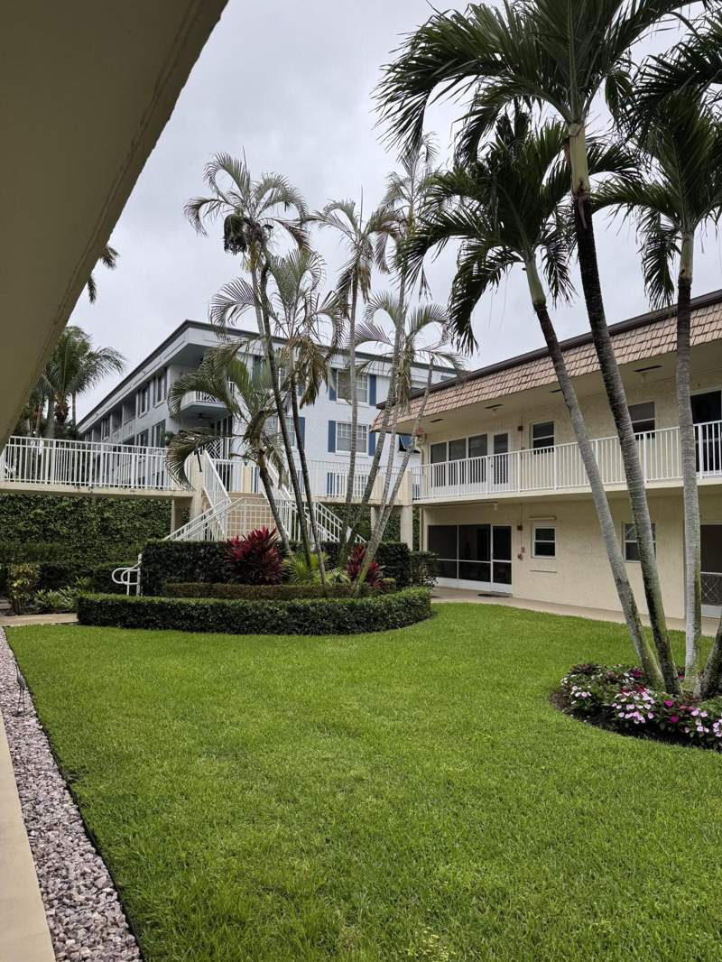 1 bedroom Condominium at 632 Snug Harbor Drive #D6, SNUG HARBOR GARDENS CONDO, Boynton Beach — photo 1