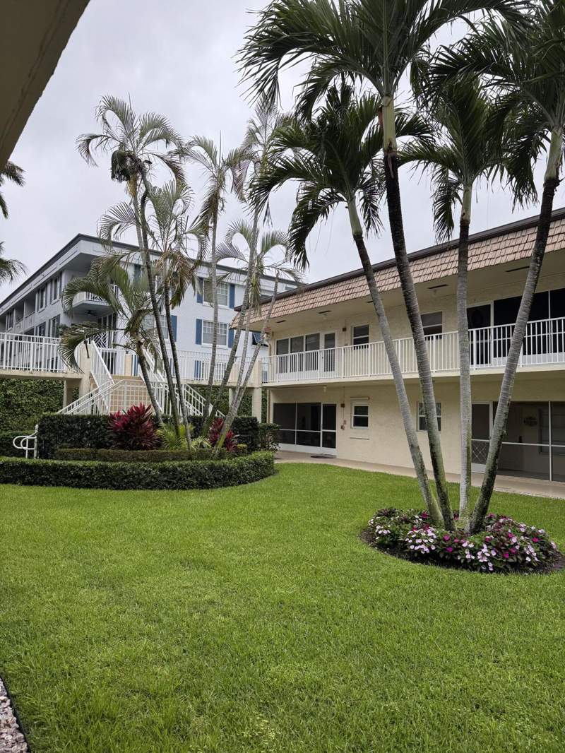 1 bedroom Condominium at 632 Snug Harbor Drive #D6, SNUG HARBOR GARDENS CONDO, Boynton Beach — photo 2