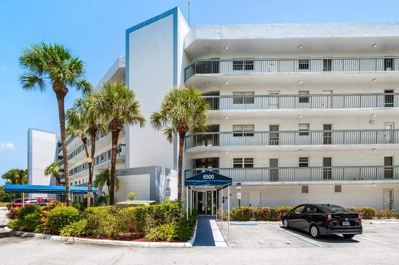 2 bedroom Condominium at 6500 NW 2nd Avenue #513, Boca Teeca Condo 9, Boca Raton — photo 3