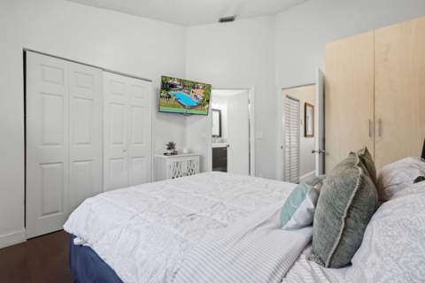 12207 SW 6th Street, Pembroke Pines FL - photo 9 of 25