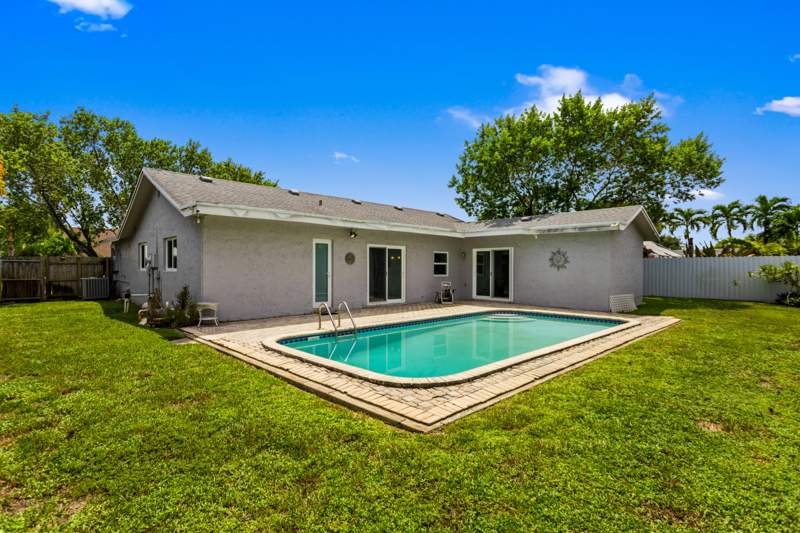 3 bedroom Single Family Residence at 8621 NW 3rd Street, Westview Sec One Part Two, Pembroke Pines — photo 3