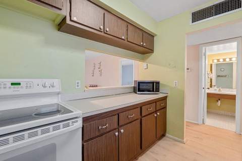 12026 Greenway Circle #202, Royal Palm Beach FL - photo 16 of 32