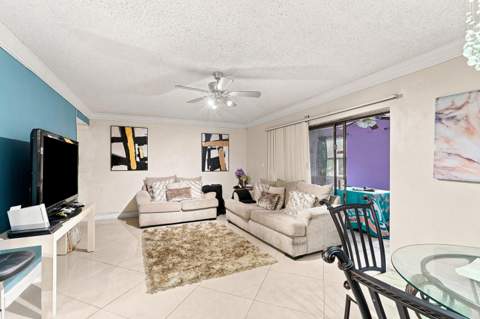 6 Spinning Wheel Lane, Tamarac FL - photo 22 of 25