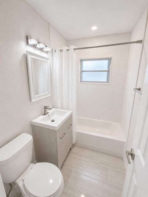 4730 NE 3rd Avenue, Oakland Park FL - photo 11 of 13