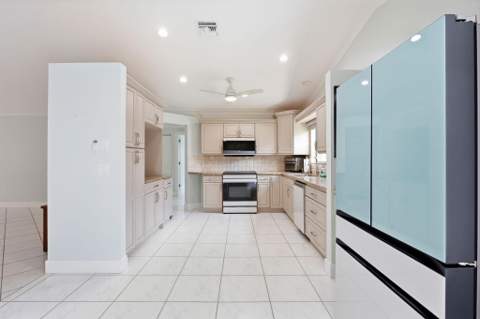 2390 NW 15TH Street, Delray Beach FL - photo 9 of 32