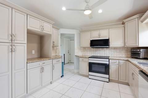 2390 NW 15TH Street, Delray Beach FL - photo 10 of 32