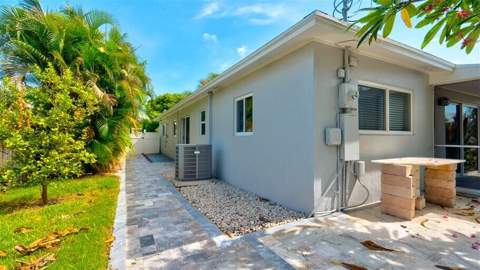 701 SE 1st Street, Boynton Beach FL - photo 8 of 59