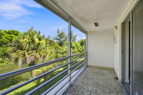 65 Camden C, West Palm Beach FL - photo 20 of 38