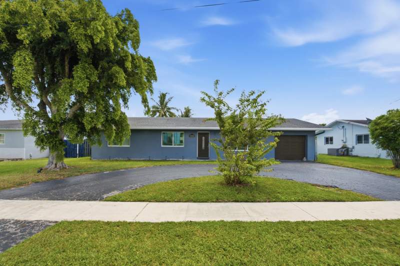 4 bedroom Single Family Residence at 1000 W River Drive, Margate 3rd Add, Margate — photo 2