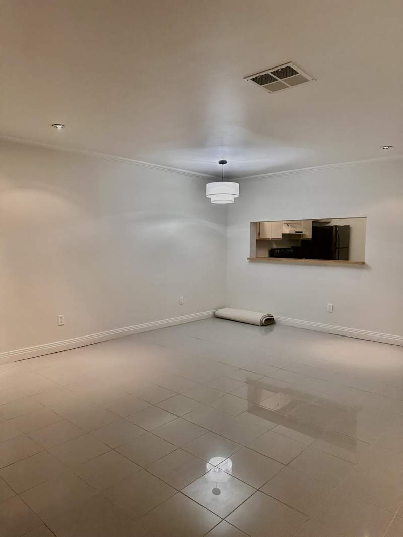 2 bedroom Townhouse at 11605 NW 11th Street, Pembroke Lakes Section Eight, Pembroke Pines — photo 2